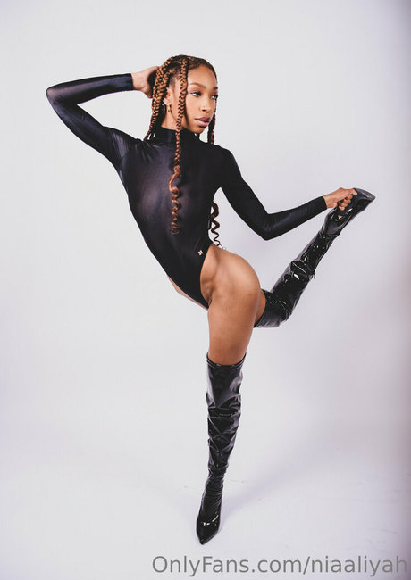 niaaliyah high quality model pictures