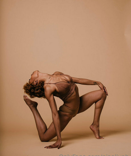 niaaliyah model xxx picture