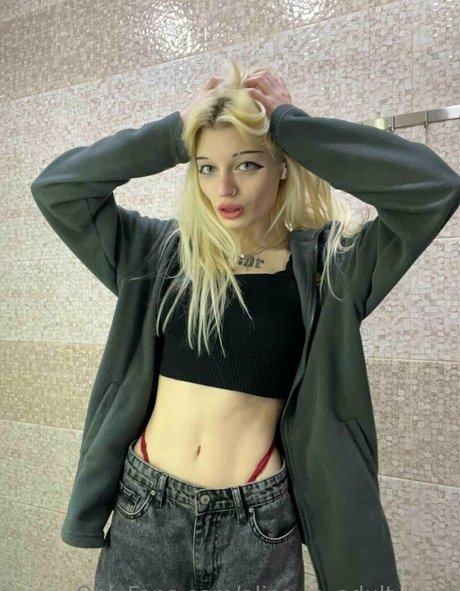 skinny tyan high quality actress pics