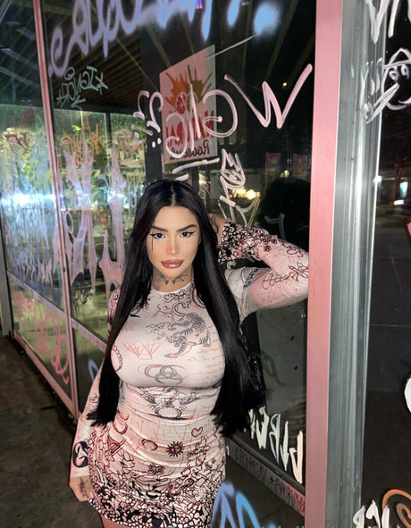 hijabi onlyfans exclusive image