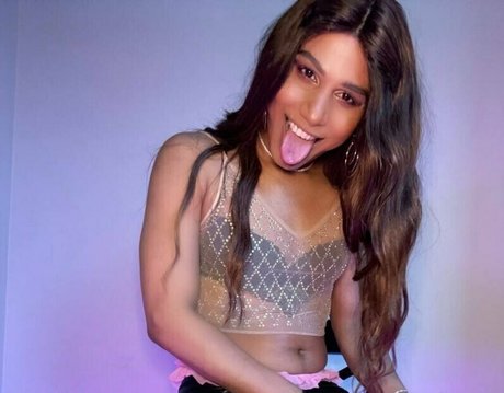 stunning gir1 star hot image