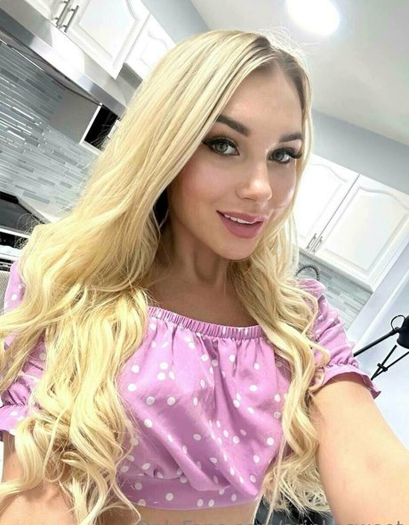 Arinkasweet adult actress pics