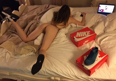 thebadbentley nudes model image