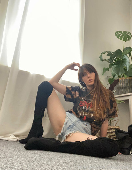 thebadbentley exclusive actress pictures