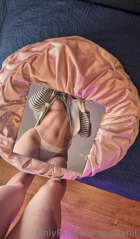 asian blonde onlyfans exclusive image