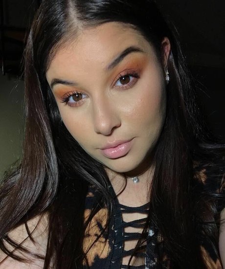 Ilianna model adult pics