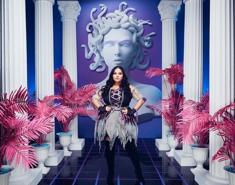 Ilianna pretty model image