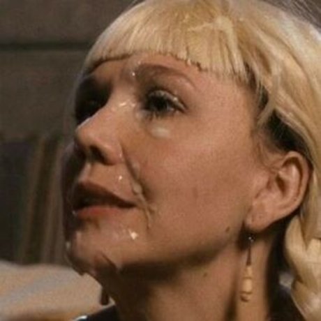 Maggie Gyllenhaal nude actress picture