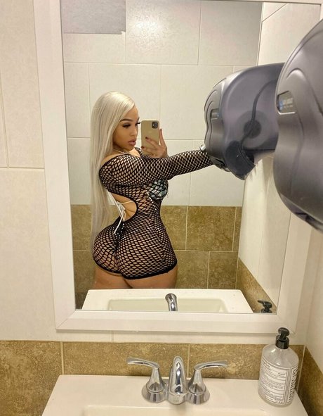 neljassenia naked pornstar picture