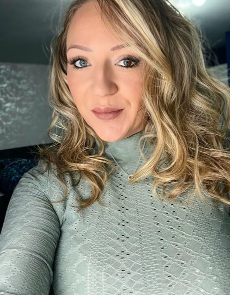 Mrs Nicole exclusive model picture