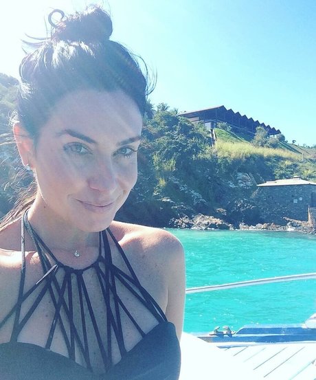 Larissa Erthal Photo Gallery