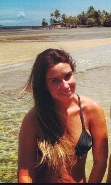 Larissa Erthal nudes model pic