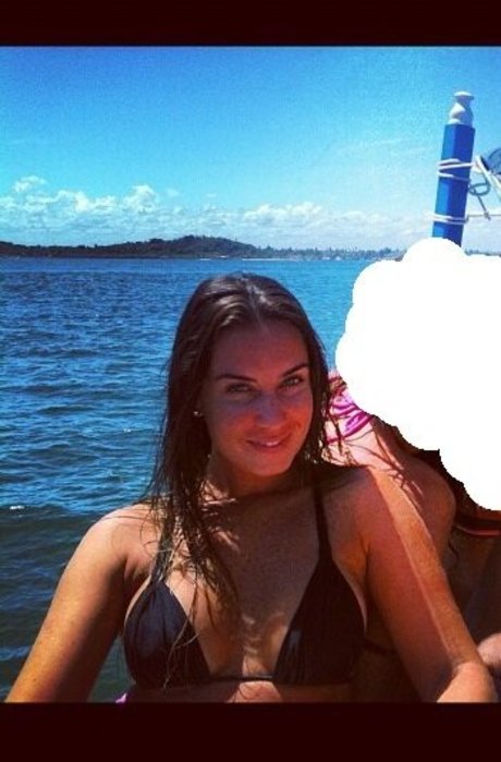 Larissa Erthal model naked photos