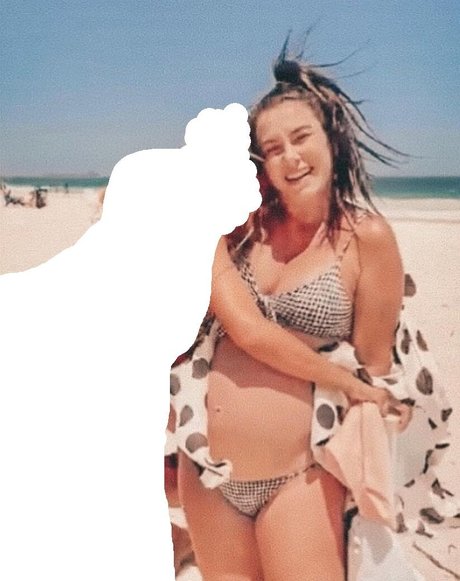 Larissa Erthal sex actress pics