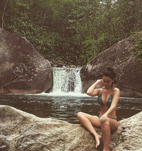 Larissa Erthal beautiful actress img