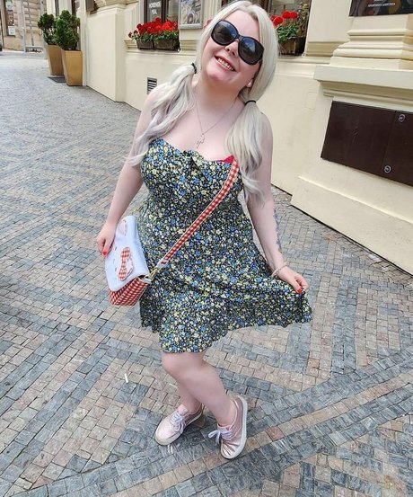 Naughty Danni sex model pics