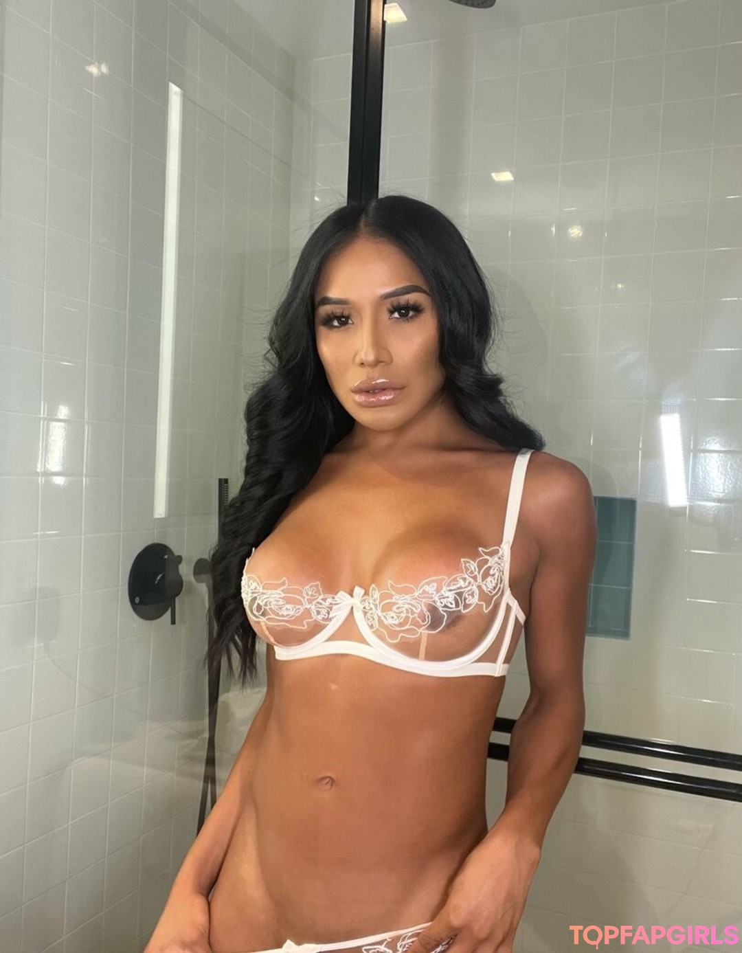 thessupreme hot star image