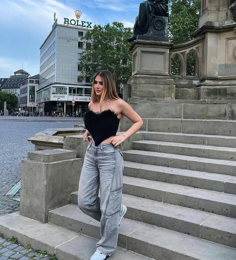 lisa straube model perfect archive