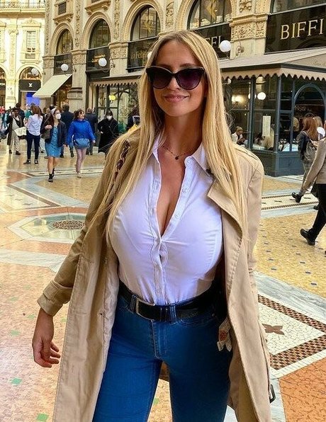 Meria Arreghini pornstar naked gallery