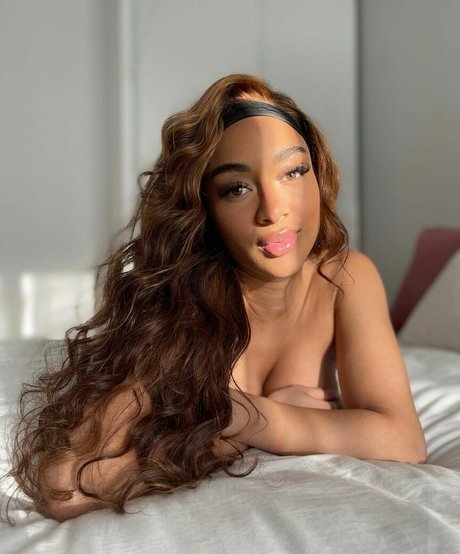 Ashleyroseglam star top pic