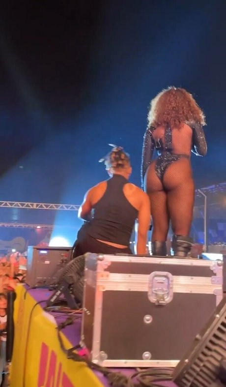 Iza Cantora model art photos