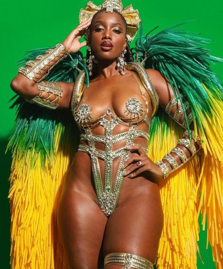 Iza Cantora xxx star galleries