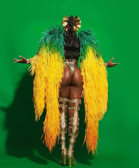 Iza Cantora Photo Gallery