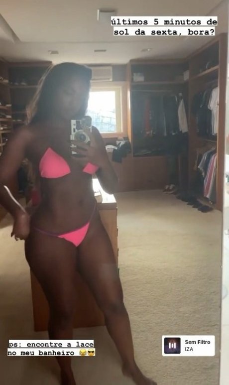 Iza Cantora model naked image