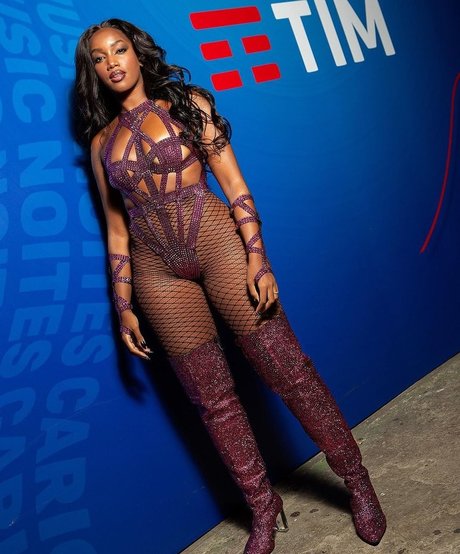 Iza Cantora top star gallery