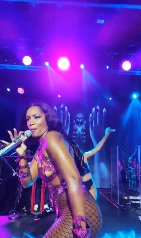 Iza Cantora model pretty picture