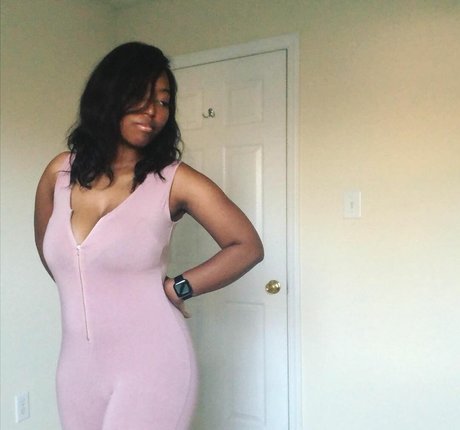 Key Plays model hot picture