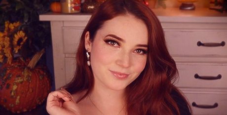 Goodnight Moon porn model photo