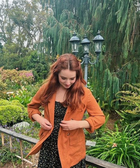 pregnant asian onlyfans adult image