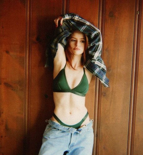 Madelaine Petsch hot model pictures