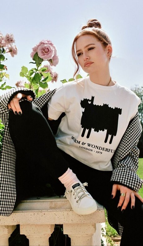 Madelaine Petsch hd pornstar galleries