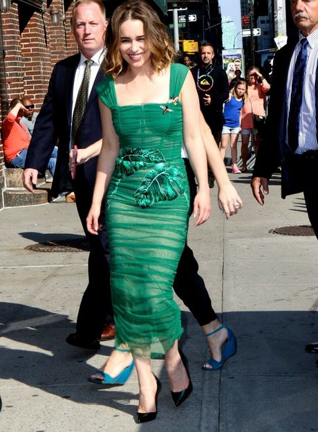 Emilia Clarke pretty star img