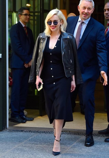 Emilia Clarke model art pic