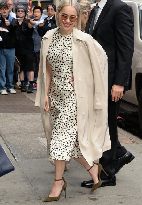 Emilia Clarke nice star image