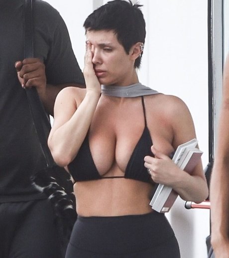 Bianca Censori free model pictures