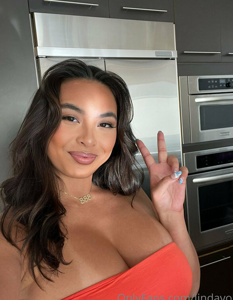 Linda Vo hot star pictures