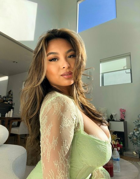 Linda Vo sexy actress pictures