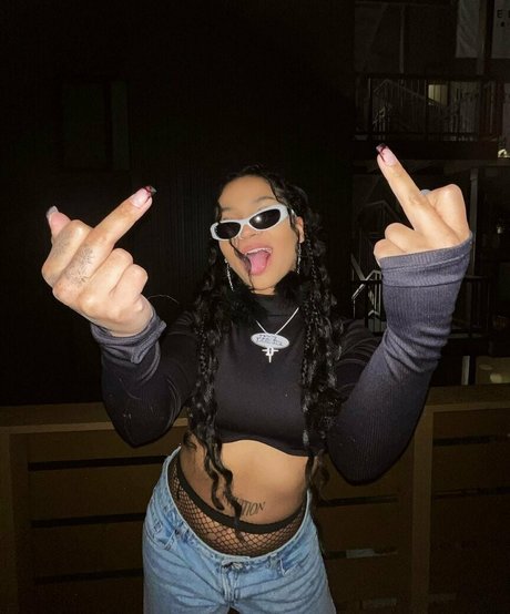 be rave nude model img