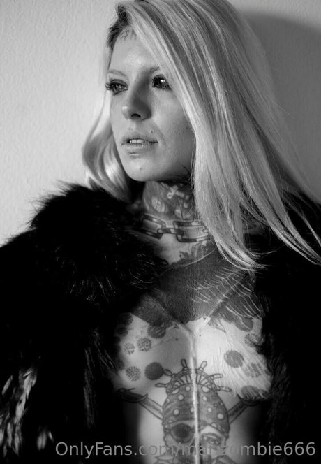 marizombie666 model exclusive pics