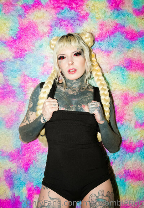 marizombie666 erotic model image