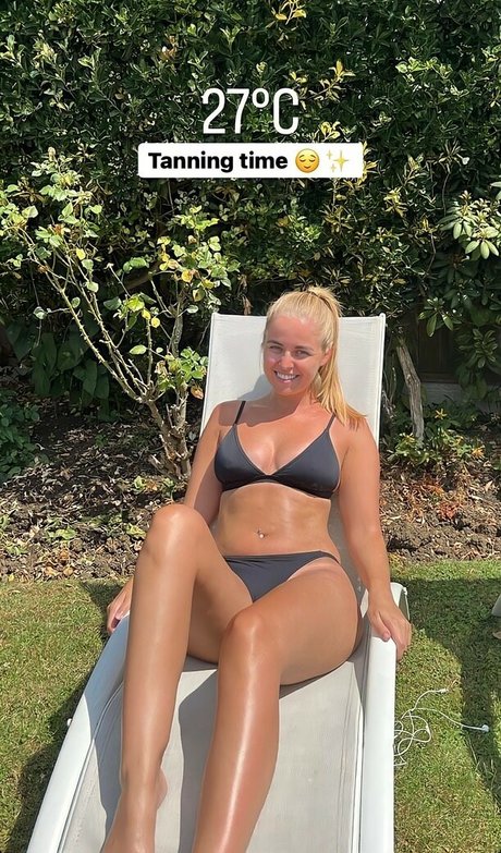 Lucyannskates sexy model pic