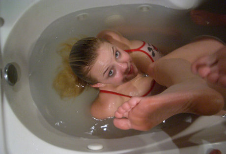 Kelli Garner model best pics