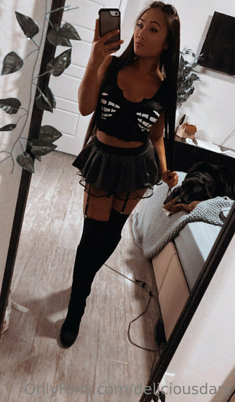 DeliciousDani naked model galleries