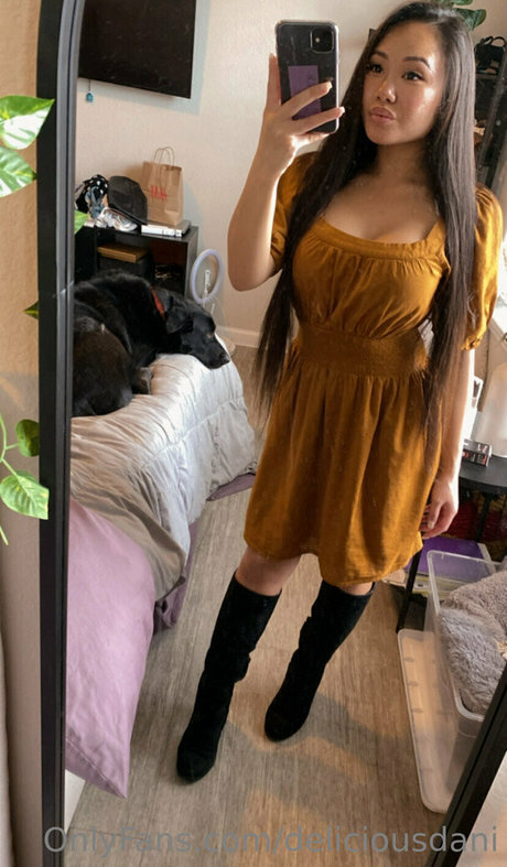 DeliciousDani model pretty photo