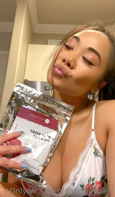DeliciousDani nude pornstar photo