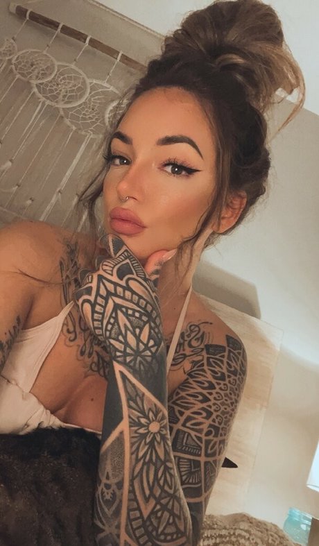 Brittany Zapata model xxx image